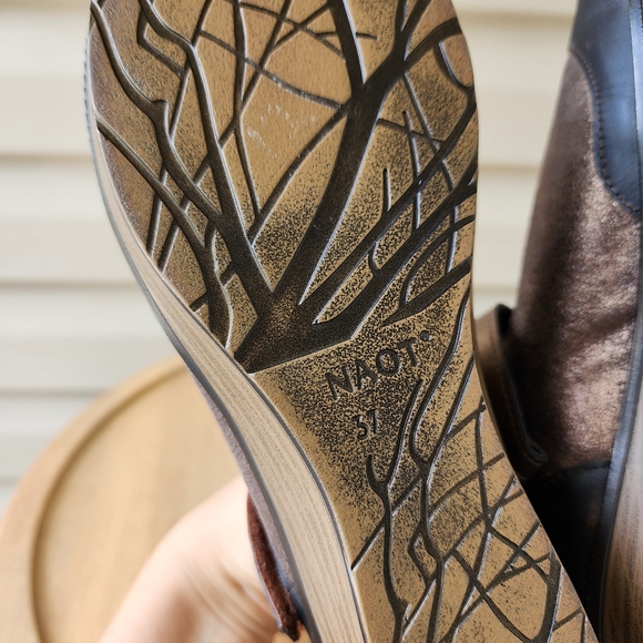 Naot Volcan brown sincere leather Mary Jane shoes size 37 - Picture 10 of 10